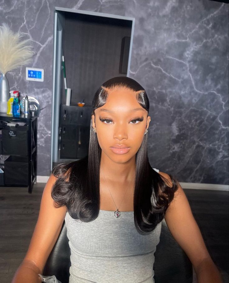 Black Bob Wig Hairstyles, Cute Simple Wig Hairstyles, Prom Hairstyles For Black Women Middle Part, Color Side Part Wig, Wigs Ideas For Black Women, Sleek Front Hair Down Straight, Formal Wig Styles, Hocoming Hair Ideas Black Women, Classy Frontal Hairstyles