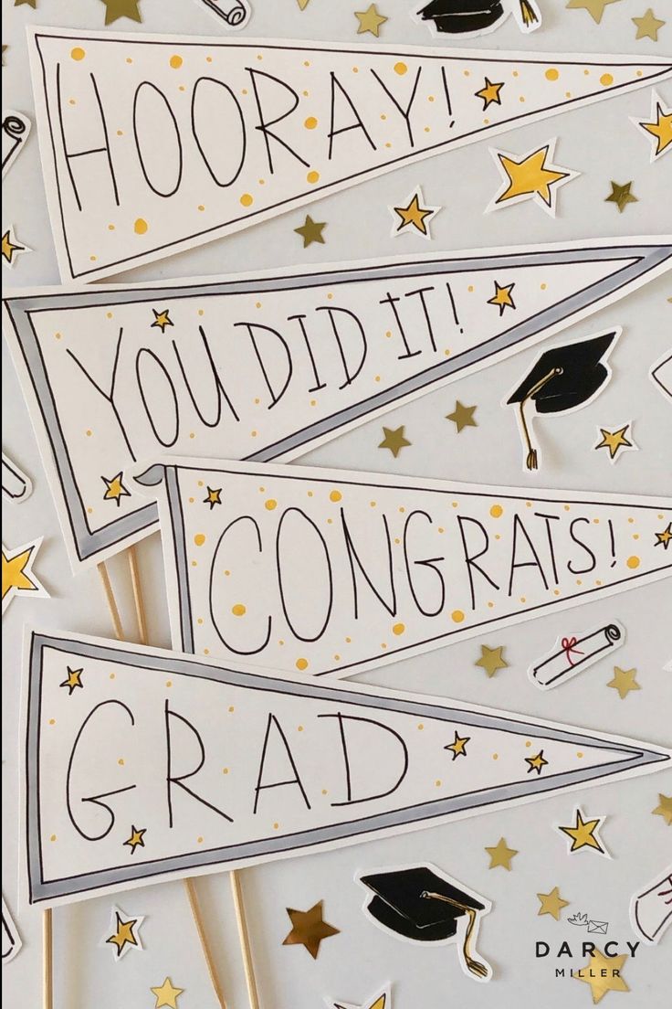 graduation party decorations with gold stars and black caps on them, including paper straws