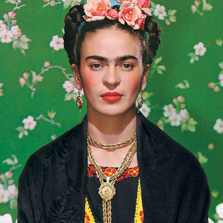 frida kahlo is featured in the cover of her book, mulhoer