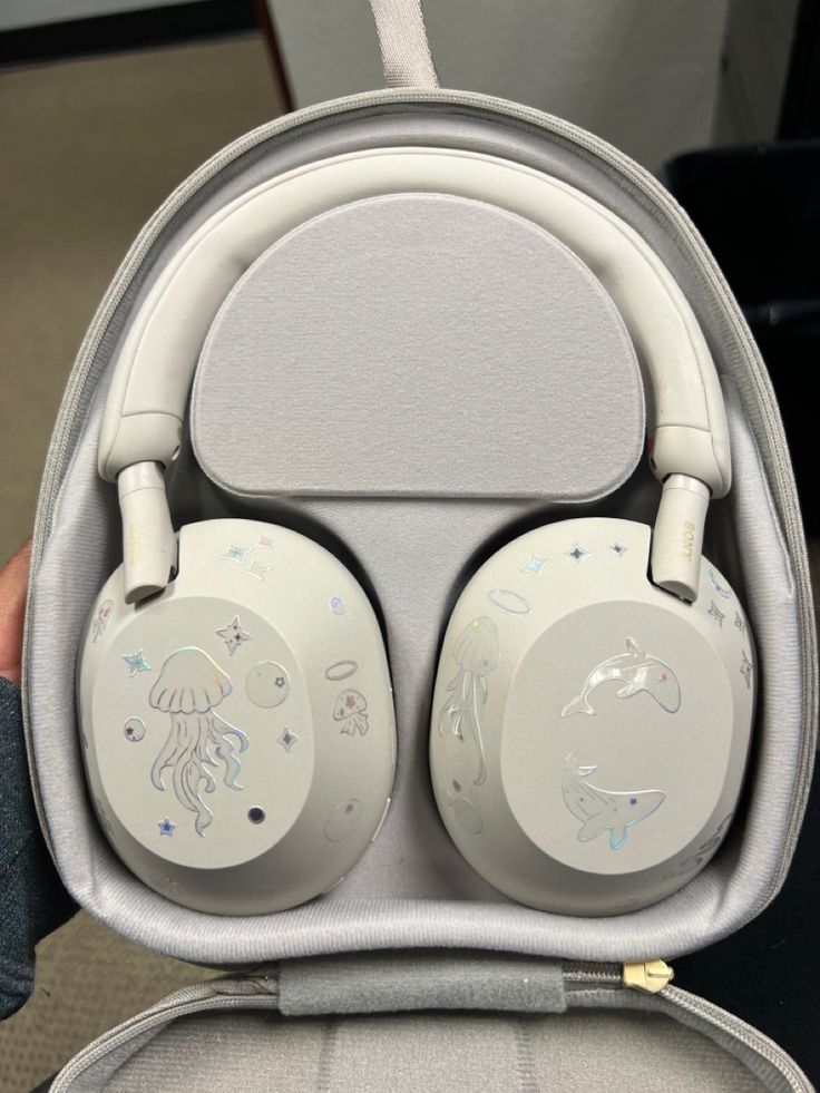 silver sony wh-1000xm5 headphones with rainbow holographic jellyfish, dolphin, and whale stickers Headphone Decoration, Cute Headphones, Sony Headphones, White Headphones, Noise Cancelling Headphones, Birthday Wishlist, Noise Cancelling, Cool Gadgets, Things To Buy