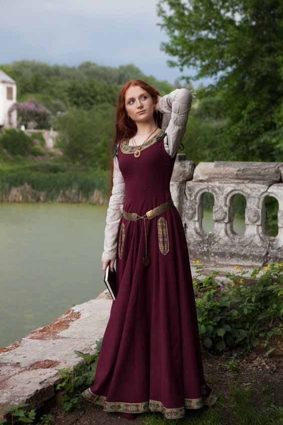 Women's Medieval Dresses | Women's Medieval Clothing Special Order & Custom… Medieval Gown, Medieval Garb, Medieval Clothes, Medieval Woman, Woolen Dresses, Fantasy Dresses, Medieval Costume, Medieval Clothing, Medieval Dress