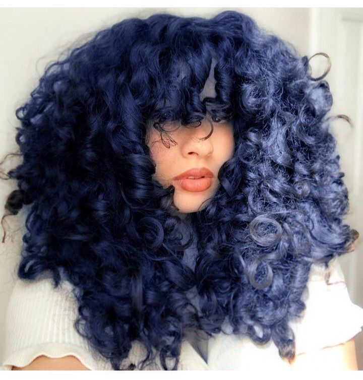 Blue Coily Hair, 3b Dyed Hair, Dyed Curly Hair Blue, Bright Blue Hair Aesthetic, Curly Hair Vivid Color, Blue Dyed Curly Hair, Hair Dye On Curly Hair, Dark Blue Hair Curly, Blue Black Curly Hair