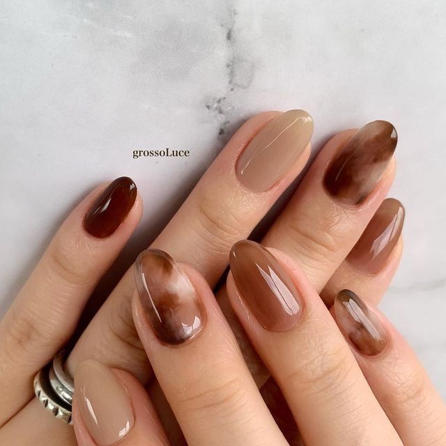 Builder Gel Nails Almond, Biege Brown Nails, Light Tortoise Shell Nails, Gel Brown Nails, Short Earthy Nails, Iced Coffee Nails, Halloween Nails Cat Eye, Cute Gel Nails For Fall, Calico Nails