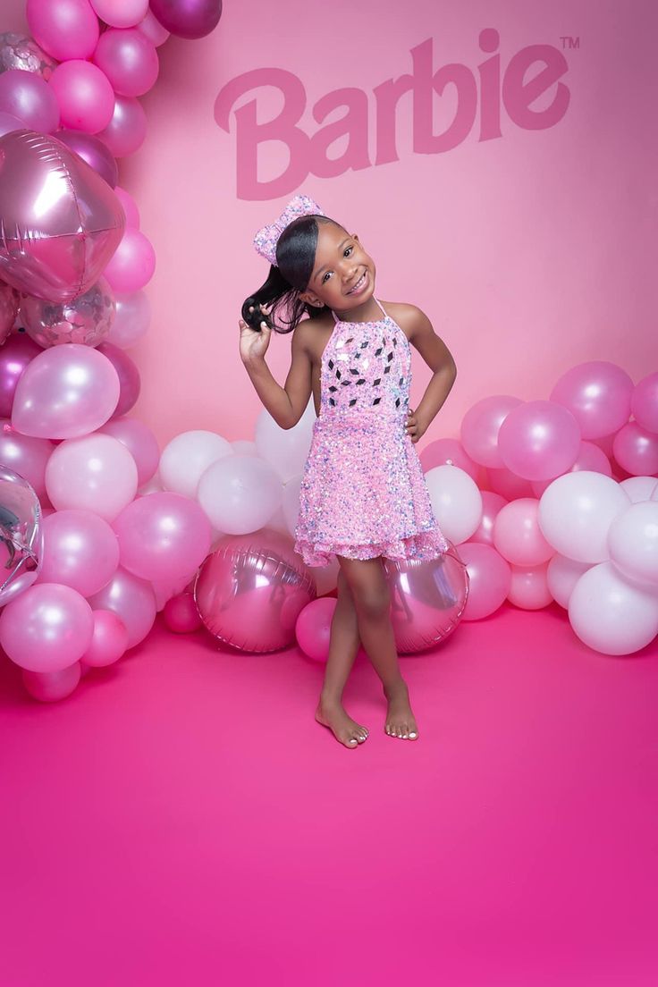 8th Birthday Photoshoot Ideas, Barbie Shoot, Barbie Photoshoot, Mommy Daughter Pictures, 16th Birthday Outfit, Party Theme Decorations, Daughter Photoshoot, Birthday Barbie, Barbie Theme Party