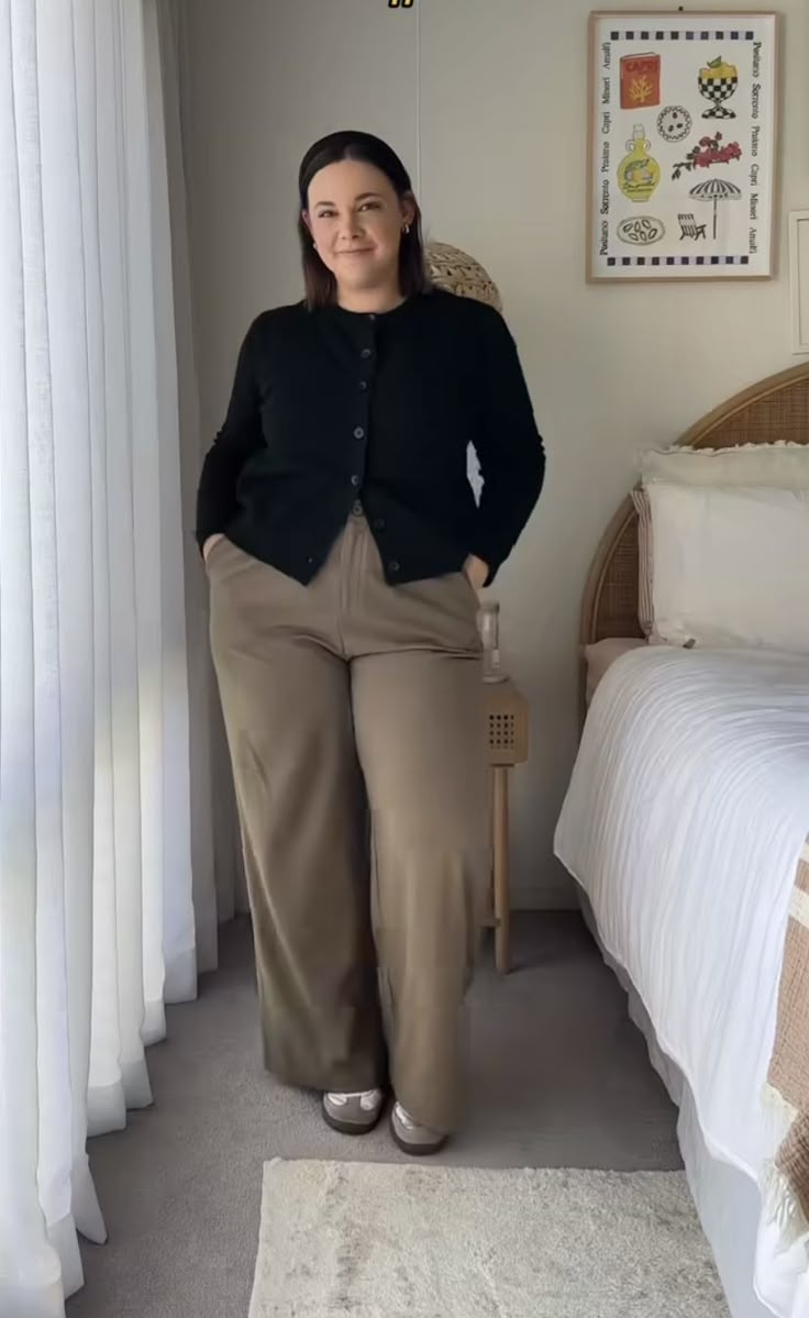 Plus Size Outfits Europe, Plus Size Triangle Shape Outfits, Office Outfits Women Xl, Office Casual Outfits Women Midsize, Winter Business Casual Outfits Midsize, Corporate Outfits Fall, Professional Midsize Outfits, Classy Plus Size Outfits Fall, Midsize Work Outfits Women