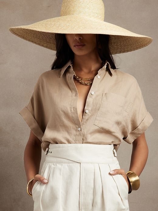 Elevated Resort Wear, Tan Linen Shirt Outfit, Oversize Linen Shirt Outfit, Yacht Clothes, Linen Outfits For Women Classy, Linen Fashion Summer, Safari Fits, Linen Resort Wear, Oversized Linen Shirt Outfit