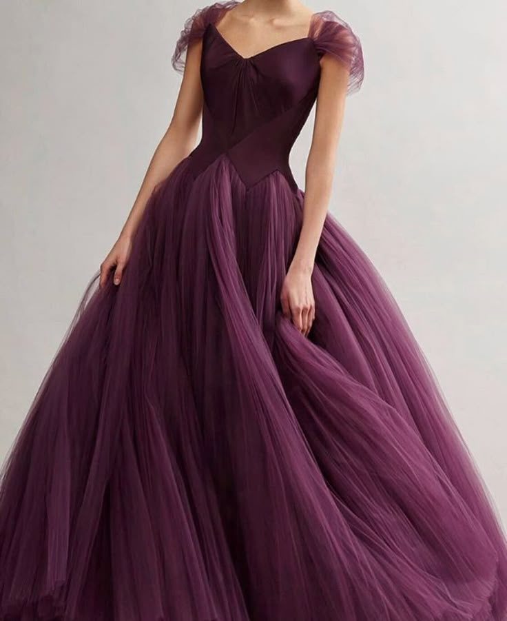 Long Frocks For Women, Frock Models, Frocks And Gowns, Purple Tulle, Simple Frock Design, Party Wear Gowns, Long Frock Designs, Frock Designs, Gown Party Wear