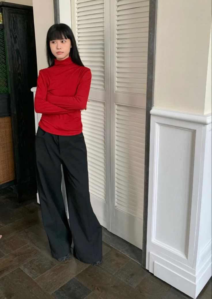 Semi Formal Classy Outfit, Hip Office Outfits, Black Flair Pants Outfits Winter, Sleek Going Out Outfits, Trench Winter Outfit, Business Proffesional Outfit Women, Dress Over Leggings Outfit, Classic 90s Outfit Women, 90s Womens Workwear