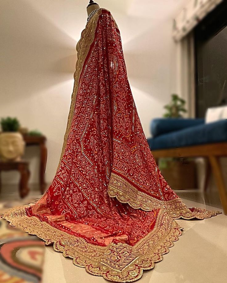 Dulhan Dupatta Indian Bridal, Diwali Dresses, Gujarati Wedding, Designer Bridal Lehenga Choli, Bridal Dupatta, New Saree Designs, Wedding Lehenga Designs, Indian Bride Outfits, Latest Model Blouse Designs