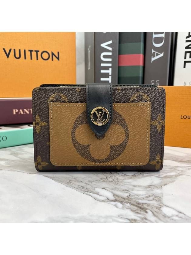 Gender: Women Brand: LOUIS VUITTON Product Name: Juliette Monogram Reversed Wallet Brown Bags Alora Code: 54540380 Color: brown Composition: Canvas Origin: France Features: Bifold 4 card slots Coin pocket Designer Style ID M69432 Brown Bags, Luxe Fashion, Bags Designer Fashion, Beautiful Packaging, Handbag Backpack, Exclusive Bag, New Bag, Travel Bags, Exclusive Designs