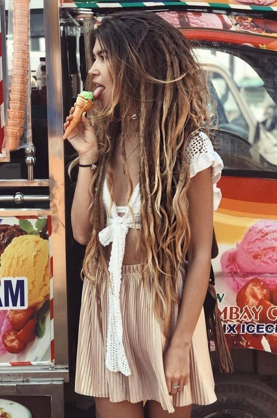 L o r e e e h h Half Head Of Dreads, Alisa Belochkina Dreads, Dreads Styles For White Women, Peekaboo Dreads, Dreads Underneath Hair, Half Head Dreads, Partial Dreads Placement, Alisa Belochkina, White Girl Dreads