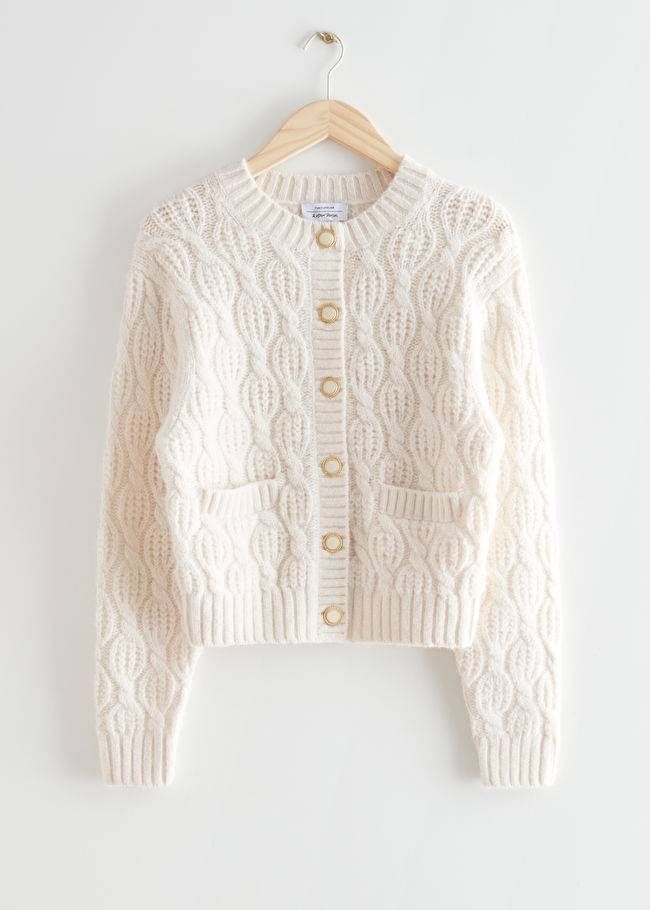 Fall Winter Capsule Wardrobe, Knitwear Trends, Fall Transition Outfits, Transition Outfits, Sweater Trends, Crochet Design, Cable Knit Cardigan, Cardigan Sweaters For Women, White Cardigan