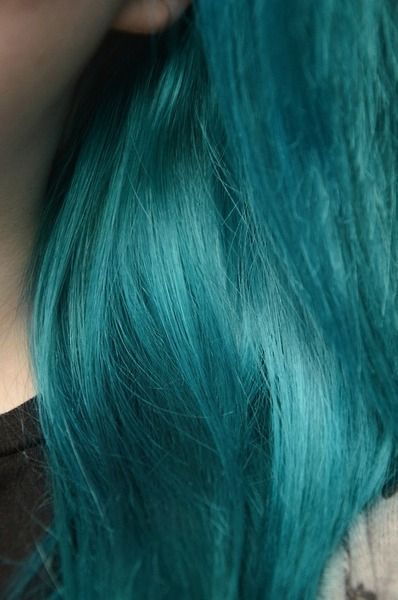 Perfect teal hair color Dark Aqua Hair, Lagoon Blue Hair, Teal Blue Hair Color, Bright Teal Hair, Blue Turquoise Hair, Teal Hair Color Turquoise, Smokey Teal Hair, Turquoise Hair Aesthetic, Torquise Hair