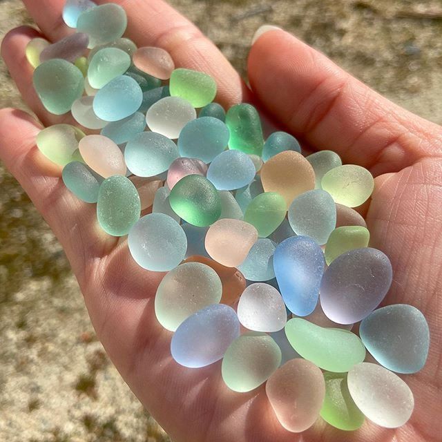 OpenBook on Twitter: "Sea glass is physically weathered glass found on beaches along bodies of salt water. Sailor folklore claimed that sea glass are the tears shed by mermaids. #FolkloreThursday… https://t.co/QPYRaSIg0h" Sea Glass Diy, Seaglass Beach, Sea Glass Colors, Sea Glass Beach, Sea Glass Crafts, Glass Beach, Pretty Rocks, Beach Crafts, Sea Glass Art