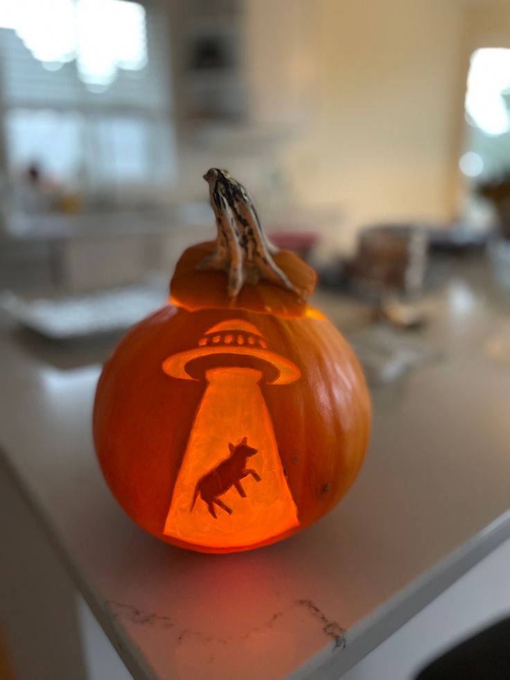 Alien pumpkin carving Halloween with an ufo picking up a cow, fall festive decor Astronaut Pumpkin Carving, Space Themed Pumpkin Carving, Pumpkin Carving Ideas Alien, Outer Space Pumpkin Carving, Alien Jack O Lantern, Artistic Pumpkin Carving Ideas, Complicated Pumpkin Carving, Ufo Pumpkin Carving, Celestial Pumpkin Carving