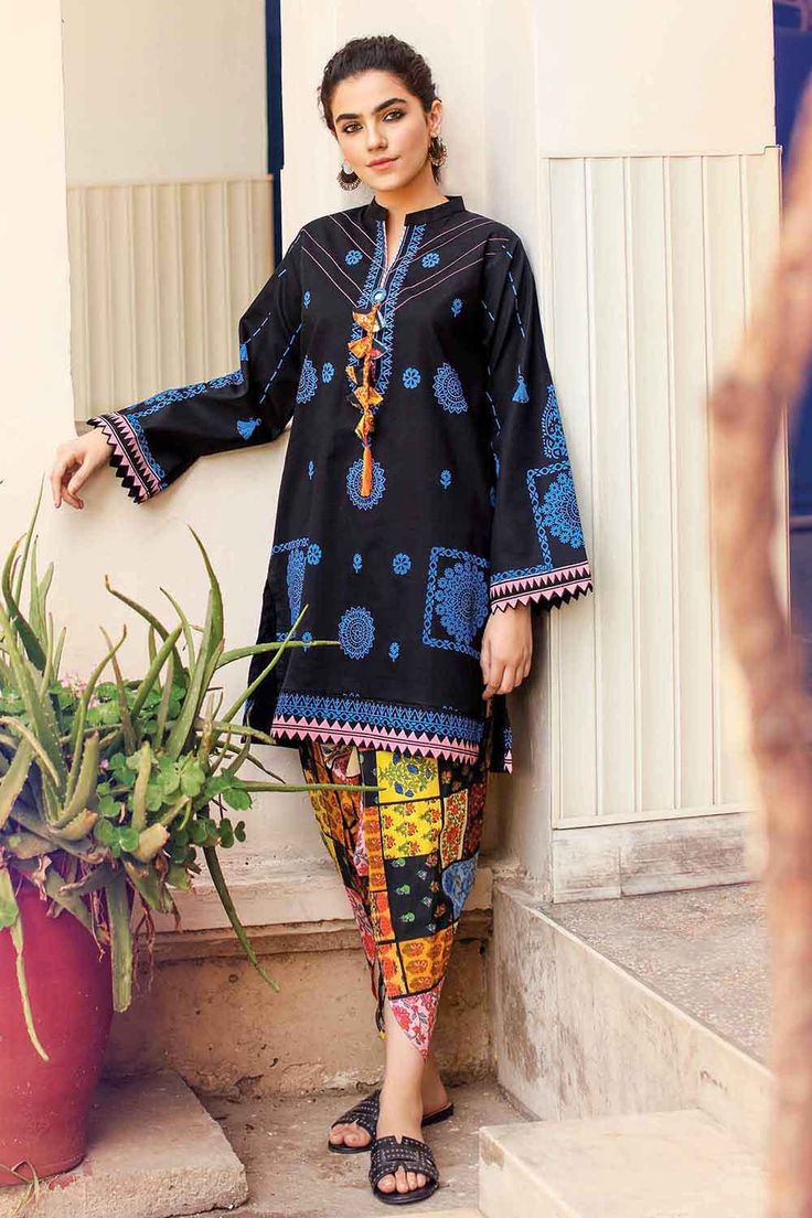 Gul Ahmed TL-372 Lawn Essential 2022 Casual Embroidered Sets For Workwear, Casual Long-sleeved Lawn Suit For Work, Casual Long Sleeve Lawn Suit For Work, Black Digital Print Workwear Sets, Fitted Cotton Lawn Suit Casual Style, Fitted Cotton Lawn Suit, Casual Style, Fitted Cotton Casual Lawn Suit, Casual Unstitched Long Sleeve Sets, Casual Fitted Cotton Lawn Suit