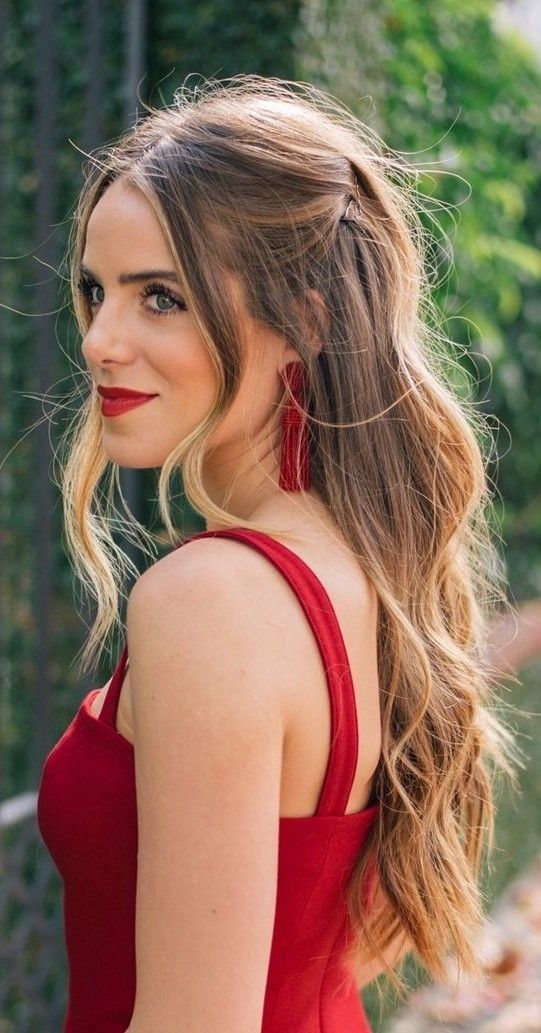 Hair Styles Down For Formal, Casual Wedding Guest Hairstyles, Messy Wedding Hair Down, Cocktail Wedding Guest Hair, Behind The Ear Wedding Hair, Pinned Back Hairstyles Wedding, Hairstyle One Shoulder Dress, Bridesmaid Hair Curtain Bangs, Bridesmaid Hair Front View