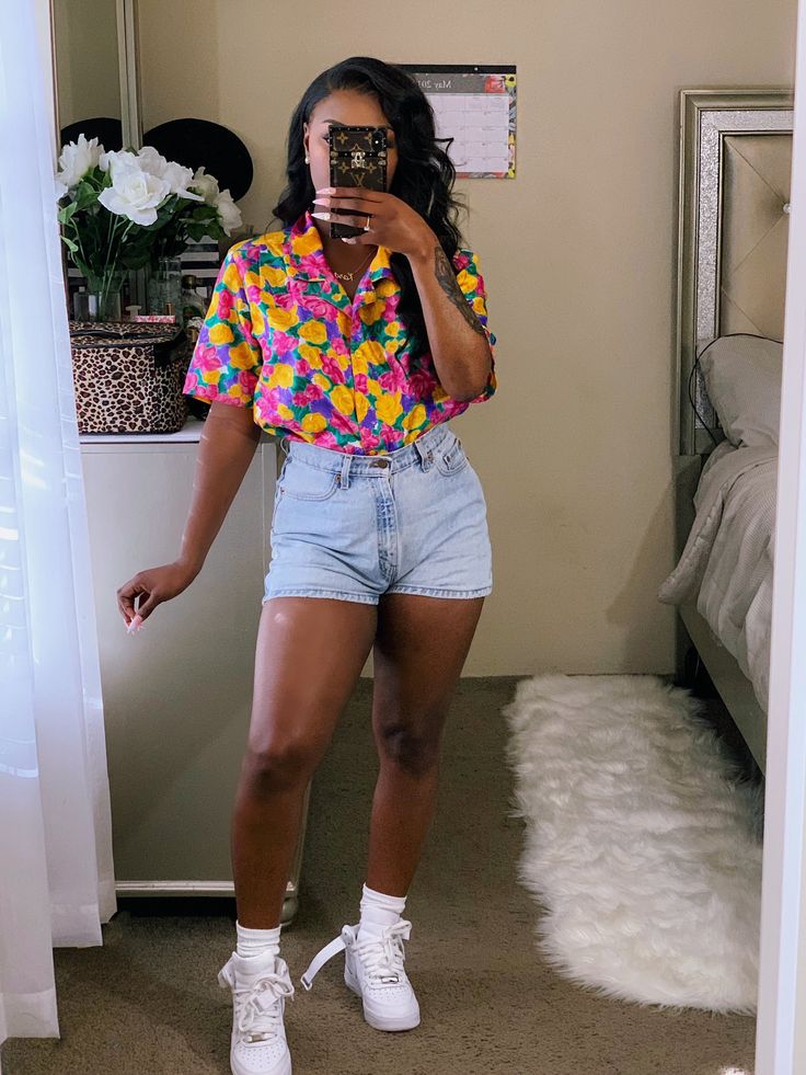 90s Summer Outfits Black Women, Sunshine Weather, 90s Party Outfit, Culture Aesthetic, Outfit Ideas Black, Rihanna Outfits, Look Festival, 90s Inspired Outfits, Legging Outfits