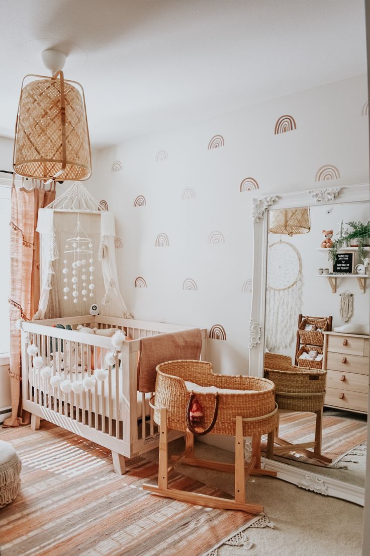 a baby's room is decorated in neutral colors