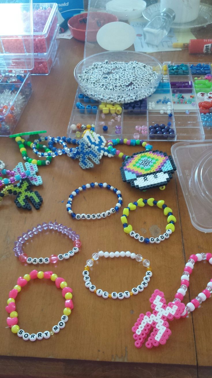 Kandi Fun Rave Candy, Rave Bracelets, Pulseras Kandi, Rave Kandi, Pony Bead Bracelets, Leather Anklets, Rave Babe, Candy Bracelet, Kandi Kid