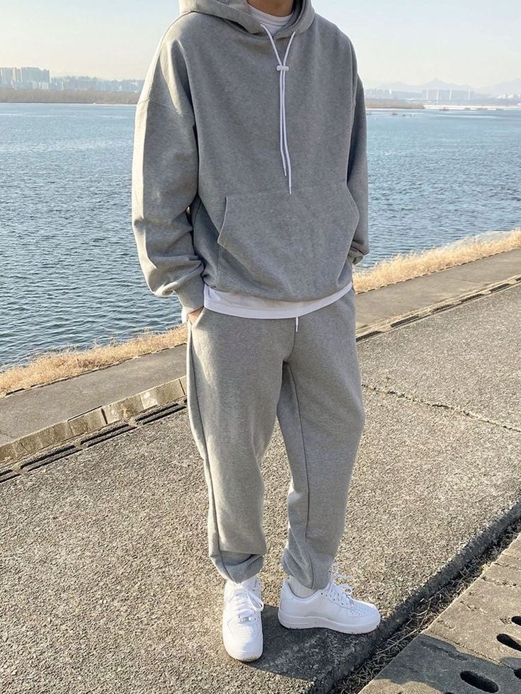 Co Ord Outfit Men, Male Grey Sweatpants Outfit, All Grey Mens Outfit, Men's Hoodies Outfit, Men Hoodie Style, Grey Hoodie Outfit Men Aesthetic, Casual Sweatpants Outfit Men, Joggers Hoodie Outfit, Casual Style Men Outfits