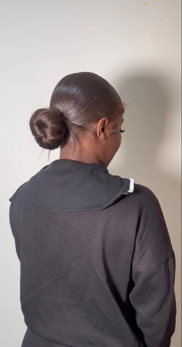 Hairstyle With Donut Bun, Slick 4c Hairstyles, Silk Bun, Donut Hair Bun, Donut Bun Hairstyles, Cabello Afro Natural, Hair Donut, Natural Hair Bun Styles, Sleek Ponytail Hairstyles