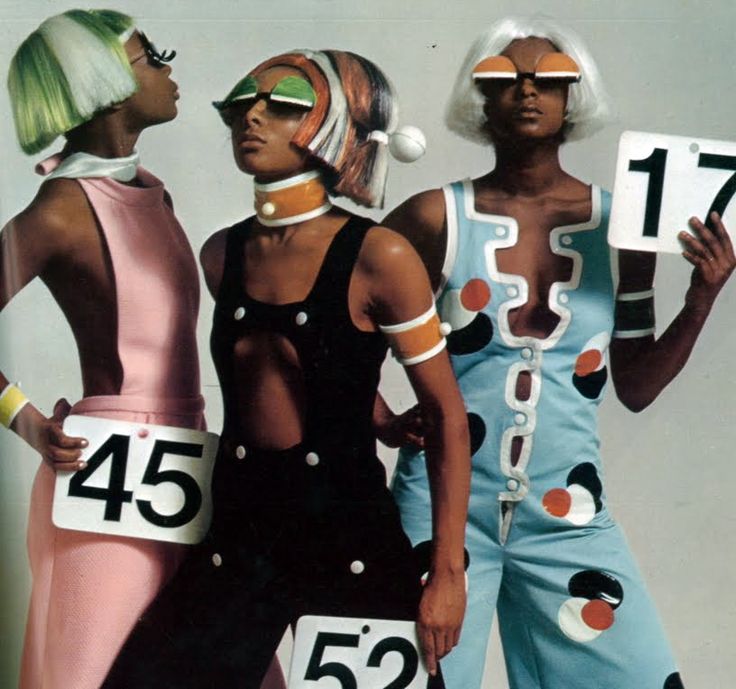 1960s Fancy Dress, Futuristic Fashion Design, Space Age Fashion, Futurism Fashion, Andre Courreges, 1960s Dresses, 60s 70s Fashion, Space Fashion, Fashion 1960s