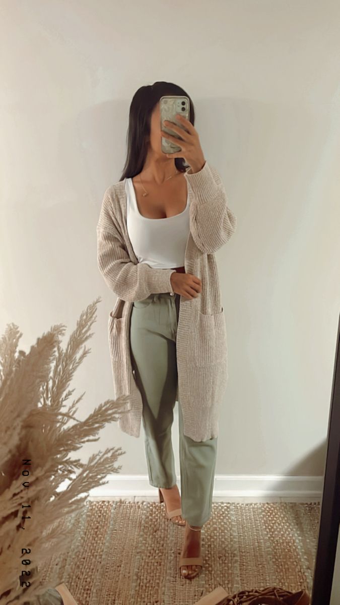 Outfit Ideas Summer Business Casual, Business Casual Outfits With Cardigans, 2023 Basic Outfits, Fall Outfit For Short Women, Meet The Teacher Night Outfit, How To Dress Like A Cool Mom, Church Fits Casual, Casual Outfits For Work Jeans, Stylish Winter Outfits For Women Classy