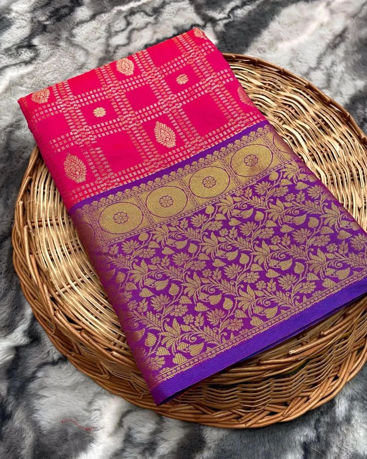 Kanchipuram Silk Sarees with Different Zari Weaving all over saree with Rich-contrast Weaving Pallu, contrast zari Border For orders dm us or visit: www.pahrava.com Link in bio. #saree #sareefashion #Pahrava #silksarees #handwork #kanchipuram Bollywood Wedding, Soft Silk Sarees, Pink Saree, Banarasi Sarees, Bollywood Saree, Welcome To The World, Bollywood Stars, Bollywood Movies, Half Saree