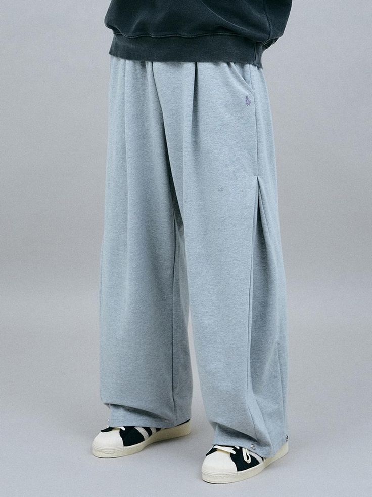 Composition : Cotton 65%, Polyester 35%Country of Origin : Republic of Korea Gray Sweatpants, Balloon Pants, Shopping Clothes, Grey Sweatpants, Graphic Design Logo, Online Shopping Clothes, Fashion Ideas, Mens Pants, Men's Fashion