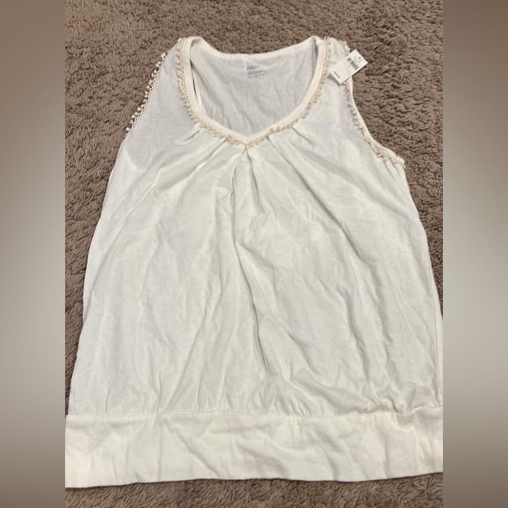 Super Cute Sleeveless Top From Gap Gap V-neck Summer Tops, Gap Cami Tops For Summer, Gap Cotton Tank Top For Summer, Spring Gap Cami Tops, Gap Summer Cami Tank Top, Gap Cami Tops For Spring, Gap Spring Cami Tops, Gap Summer Tank Top, Gap Spring Tank Top