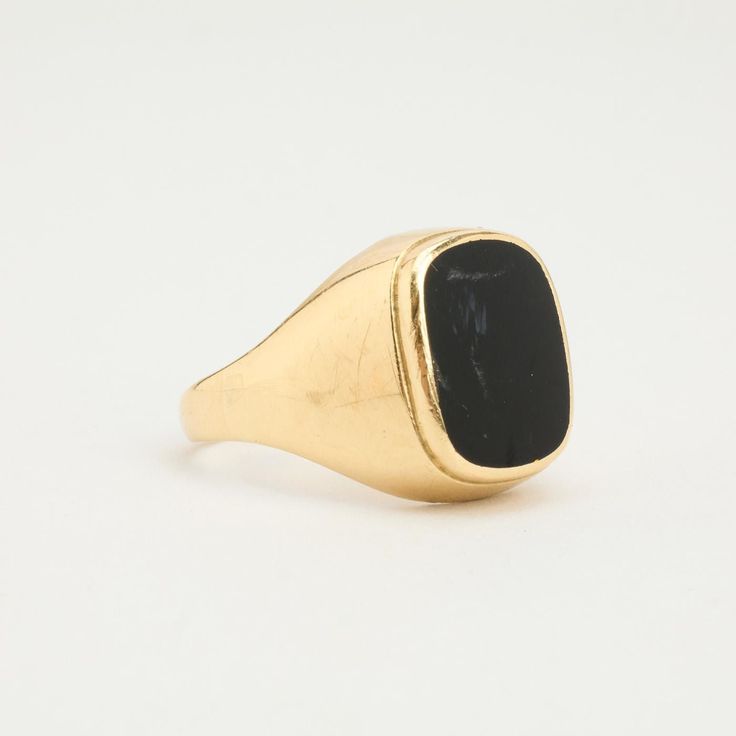 R I N G WITH BLACK ONYX ∙  * Details: Solid Gold ∙ 14K Gold ∙ Yellow Gold * Stones: black onyx * Weight: 4.8 grams * Ring size: 10 - 10½ * Condition: All our pieces are vintage, antique or close to new. The piece undergoes a restoration proces, which includes ultrasonic cleaning and mild polish techniques to enhance the condition of the piece. * All our pieces are vintage and handpicked. We put a lot of effort into finding the most unique and beautiful items for you guys ♥️ Hope you like it A U Classic Black Enamel Signet Ring, Classic Black Signet Ring For Formal Occasions, Elegant Black Signet Ring For Everyday, Everyday Black Signet Ring With Polished Finish, Elegant Black Everyday Signet Ring, Classic Black Jewelry For Everyday, Classic Black Enamel Signet Ring For Formal Occasions, Classic Black Jewelry For Formal Occasions, Black Classic Jewelry For Formal Occasions