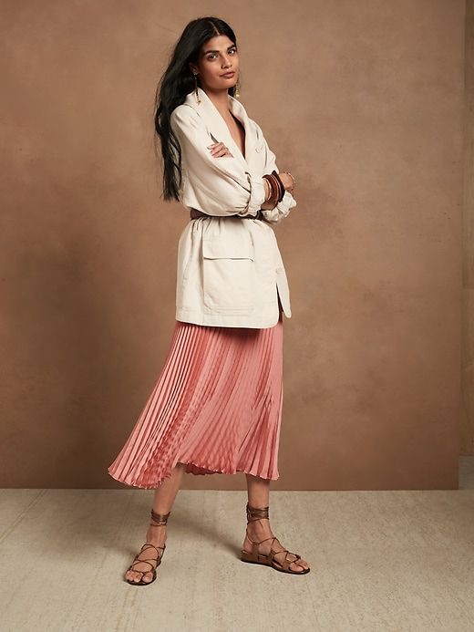 Saw this on Banana Republic: Pleated Skirt Outfits, Teacher Outfit Ideas, Teacher Ootd, Spring Teacher Outfits, Summer Office Outfits, Accordion Pleats, Summer Office, Fashion For Women Over 40, Teacher Outfit