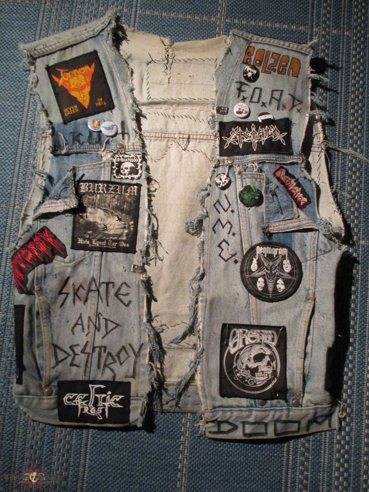 Metalhead Fashion, Punk Fashion Diy, Batman Outfits, Dead Kennedys, Skate And Destroy, Punk Culture, Crust Punk, Punk Patches, Battle Jacket