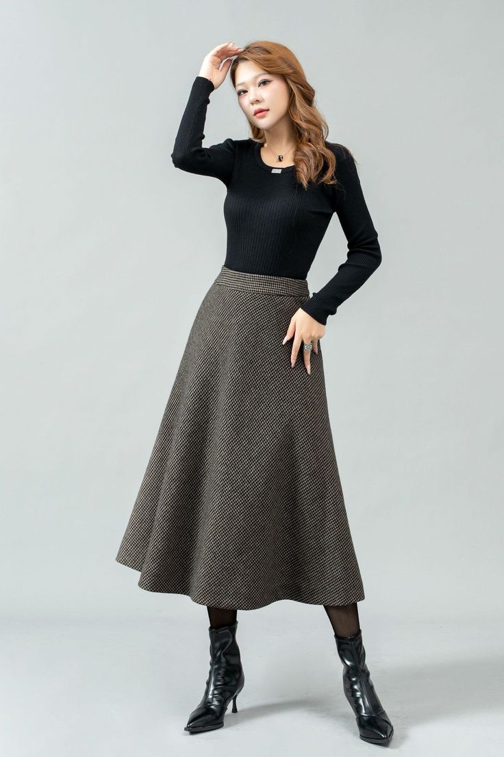 ★★ Welcome to my Ylistyle's shop！！！ This midi plaid a line wool skirt, wear it in autumn and winter to keep you warm and comfortable. Our long tatan skirt, suitable for various occasions, whether for everyday wear or formal events. ★★FEATURES 30% wool, other fiber Polyester lining Back zipper closure Midi skirt A line skirt Prom skirt Tartan skirt Autumn winter wool skirt Dry clean ★★ The model's height approx 170 cm (5′ 7″) with the 84 cm (33") bust, 66 cm (26") waist. She is wearing the wool skirt in size XS (US2) ★★ Please select custom order according to the follow situation Can't find your size Your height is over 175cm Your weight is over 75kg Request Length custom Request sleeve length ★★ Get your size in Size Chart with your body measurement https://www.etsy.com/listing/794055682 ★ Big Sweater With Skirt, Custom Skirt, Long Wool Skirt, Beach Outfit For Women, Prom Skirt, Skirt Winter, Plaid Wool Skirt, Skirt A Line, Tartan Skirt