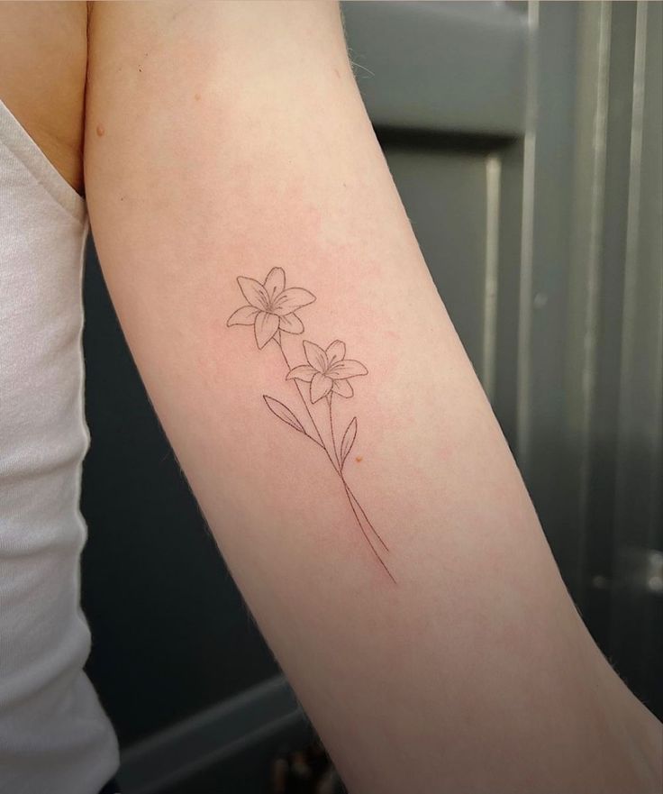 Small Lily Tattoo, Fine Line Aesthetic, Lilly Flower Tattoo, Line Aesthetic, Water Lily Tattoos, Lillies Tattoo, Lily Tattoo Design, Aesthetic Ethereal, Lily Flower Tattoos