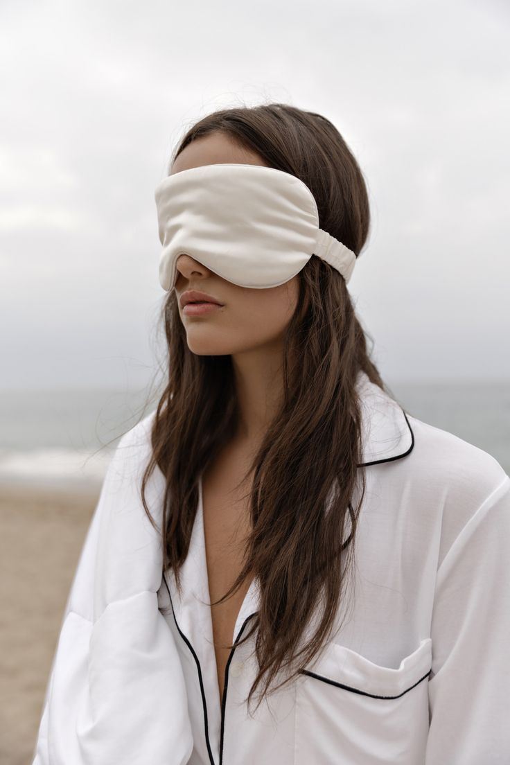 Silk Sleep Mask - Blanc - Narvvi Eye Mask Packaging, Collab Ideas, Company Swag, Skincare Mask, Mask Aesthetic, Silk Mask, Future Of Fashion, Silk Sleep Mask, Silk Eye Mask