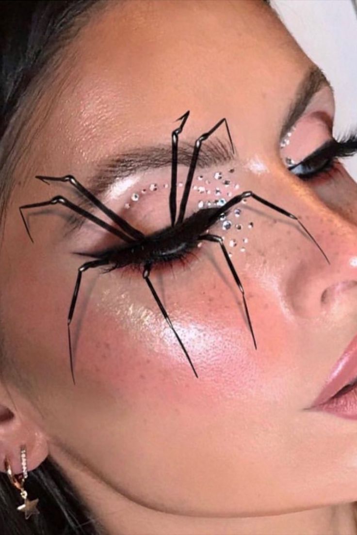 halloween makeup. spider makeup. spider eye makeup.  3D makeup. Halloween Spider Makeup, Halloween Makeup Tutorials, Spooky Makeup, Spider Makeup, Halloween Makeup Witch, Halloween Makeup Tutorial Easy, Halloweenský Makeup, Holloween Makeup, Cute Halloween Makeup