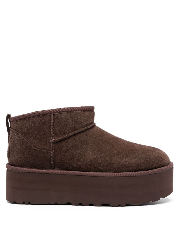 UGG Classic Ultra Mini Platform Boots - Farfetch Classic Ugg Boots, Ugg Boots Australia, Ugg Classic Ultra Mini, Latest Fashion Design, Sheepskin Boots, Ugg Classic, Classic Boots, Boot Brands, Sneaker Wedge