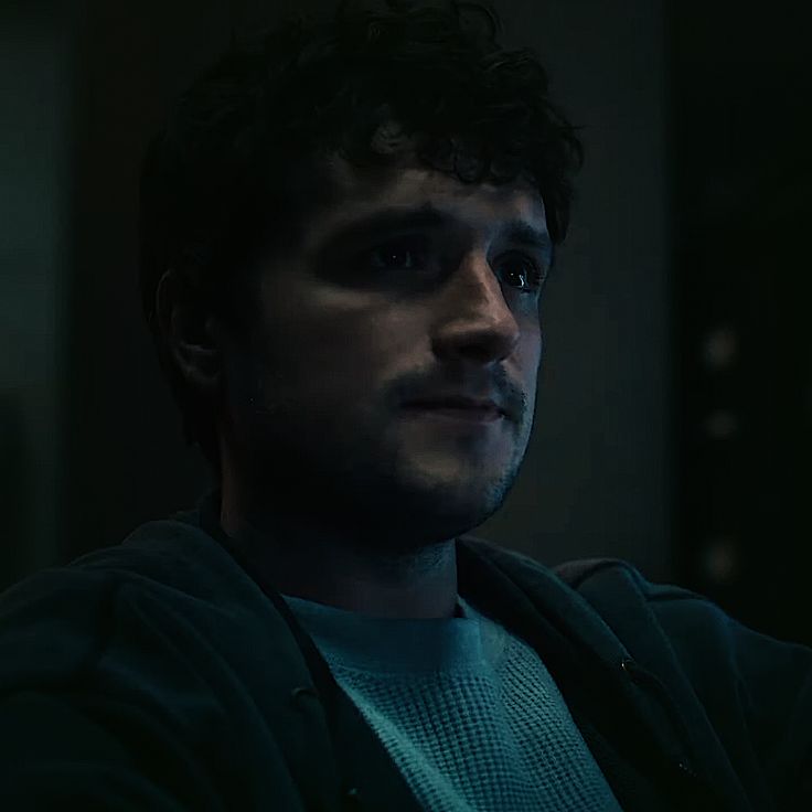 josh hutcherson as michael afton in the new five nights at freddy’s trailer Fnaf Mike Schmidt, Five Nights At Freddy's Movie, Freddy Movie, Sean Anderson, Mike Smith, Mike Schmidt, Peeta Mellark, Michael Smith, Fnaf Movie