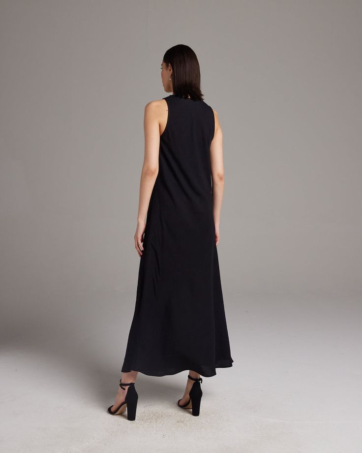 Make an effortless statement with our soft linen maxi dress. The lightweight linen blend makes this the perfect piece for a relaxed warm-weather look. Pair with the Linen Featherlight Blouse or Loose Knit Linen Sweater. 45% Rayon, 55% Linen Made in New York City Deep V Neck Dress, Linen Sweater, Linen Maxi Dress, Loose Knit, Bralette Tops, Linen Trousers, Ethical Fashion, V Neck Dress, Fashion Company