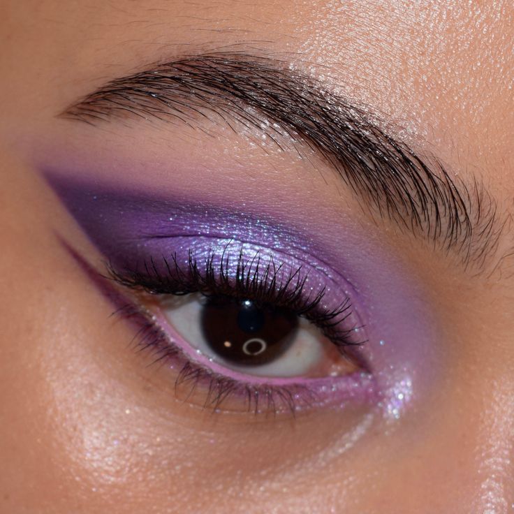 Purple Barbie Makeup, Lavender Haze Makeup Look, Purple Euphoria Makeup, Makeup Looks Hooded Eyes, Wizard101 Aesthetic, Makeup Presentation, Purple Lifestyle, Guts Outfit, Band Makeup