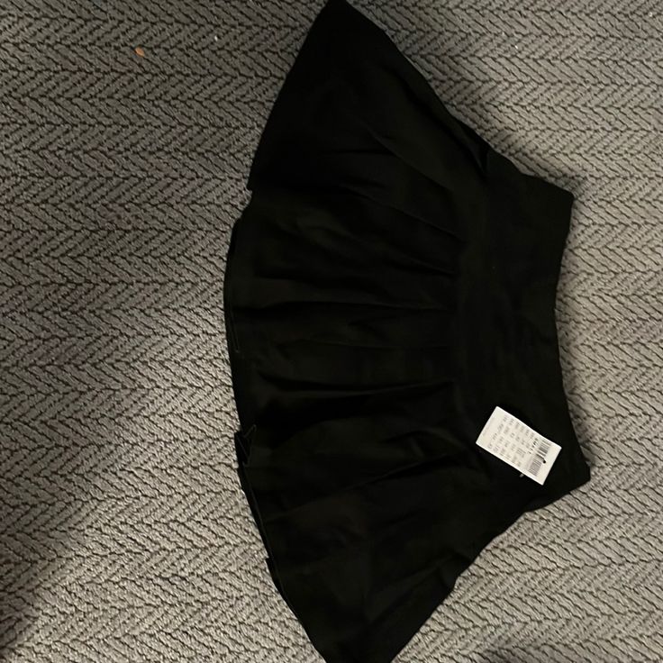 Brandy Melville Skirt, Size Small, Never Worn Black Mini Pleated Skirt For Night Out, High Waist Lined Tennis Skirt For Night Out, Black Mini Tennis Skirt For Spring, Black Tennis Skirt For Spring, Black Pleated Mini Tennis Skirt, Fitted Pleated Black Mini Skirt, Fitted Black Pleated Mini Skirt, Night Out Mini Hem Lined Skort, Black Pleated Flared Mini Skirt