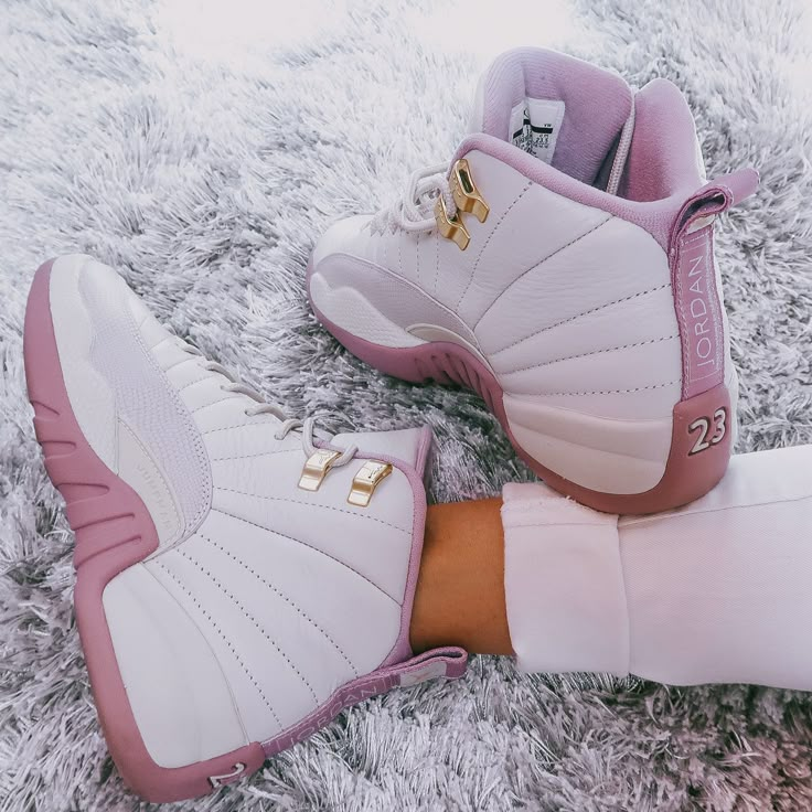 Air Jordan 12 Retro Women Outfit, Jordan 12 Outfits Women, Retro 12 Jordans Outfit, Cute Jordans, Nike Shoes Women Fashion, Casual Shoes Women Sneakers, Jordan Retro 12, Pretty Sneakers, Black Nike Shoes