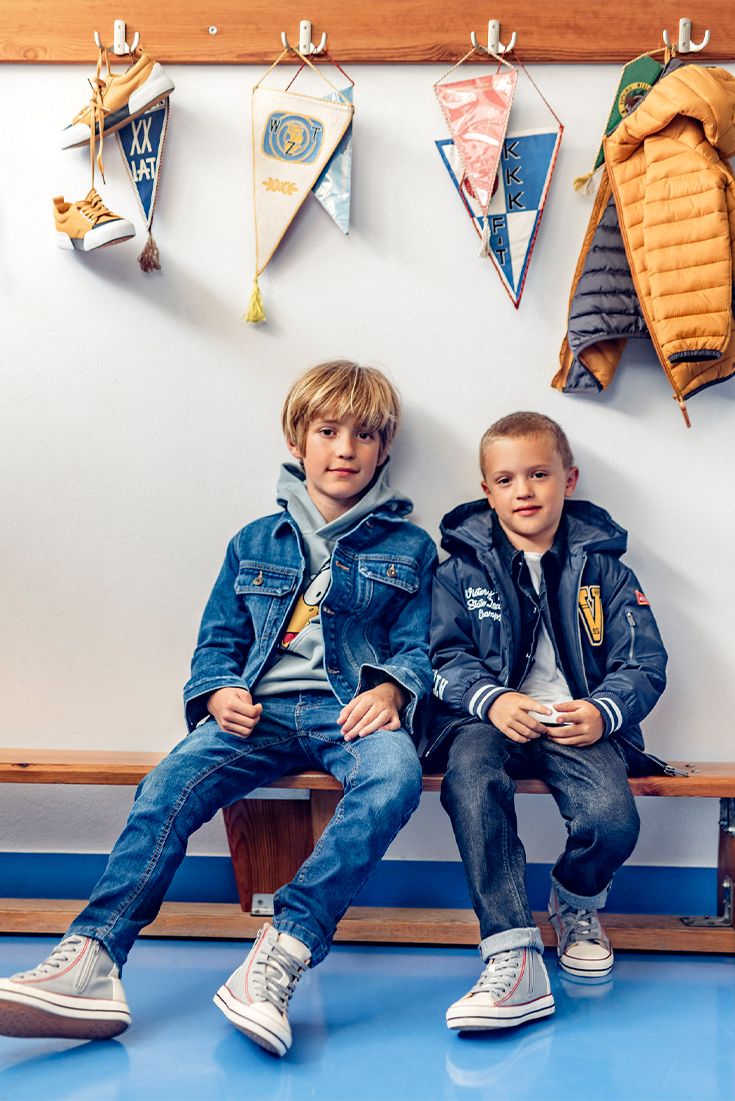 School or not - denim total look is always a good idea.  Shop our RESERVED KIDS #BackToSchoolmates collection | #ReservedForKids #backtoschool #kidsoutfits #ootdkids #denim @reserved Kids School Photoshoot Ideas, Yeti Kids, Denim Photography, Kids School Shoes, Zara Kids Boys, Zara Kids Editorial, Kids Inspo, Kids Ootd, Boys Denim