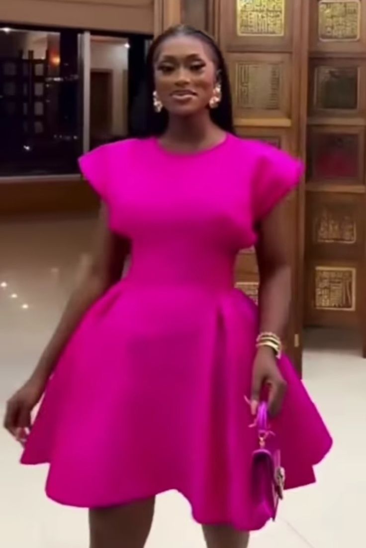 Mikado Styles For Ladies, Flair Dresses Classy, Birthday Guest Outfit, Pink Dress Outfits, Fancy Short Dresses, Fashion Show Dresses, Look Rose, Elegant Outfit Classy, Short African Dresses