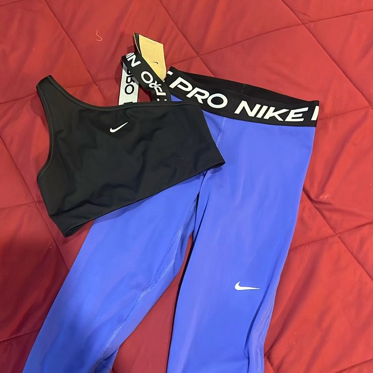 Look Good .. Feel Good Working Out In This Nike Pro Set.. Sports Bra Is Brand New.. Leggings Are New Too But Tag Is Off.. Neither One Has Been Worn. Bra Is Size Small.. Leggings Are Xs Super Stretchy And Are 7/8 Length. Chill Photos, Nike Pants, Nike Pros, Cute Nikes, Nike Women, Blue Black, Sports Bra, Pant Jumpsuit, Pants For Women