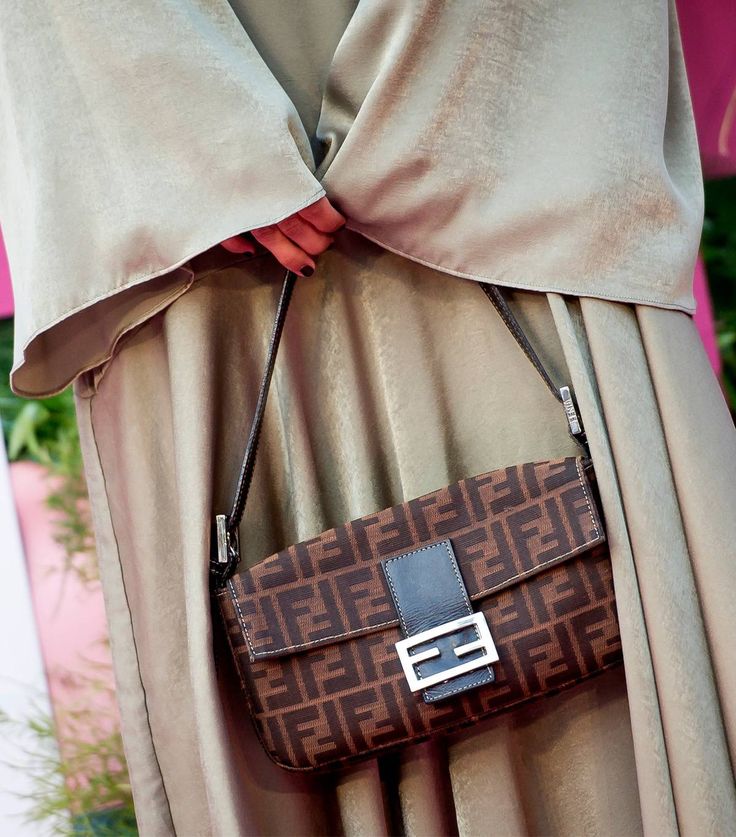 Best Fendi Bags: 8 Styles Worth Saving For | Who What Wear Vintage Fendi Baguette Outfit, Fendi Baguette Street Style, Fendi Baguette Outfit, Fendi Baguette Vintage, Hijab Jewelry, Vintage Fendi Baguette, Backpacks Designer, Fall Handbag Trends, Fall Bags Handbags