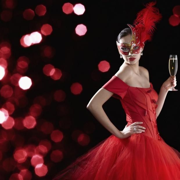 5 Out-of-The-Box Christmas Party Themes You Need To Get Down With Now -Beau-coup Blog Party Game Ideas For Adults, Christmas Party Themes For Adults, Game Ideas For Adults, Christmas Party Game Ideas, Christmas Masquerade Party, Party Game Ideas, Adult Party Themes, Christmas Party Themes, Outfits Dressy