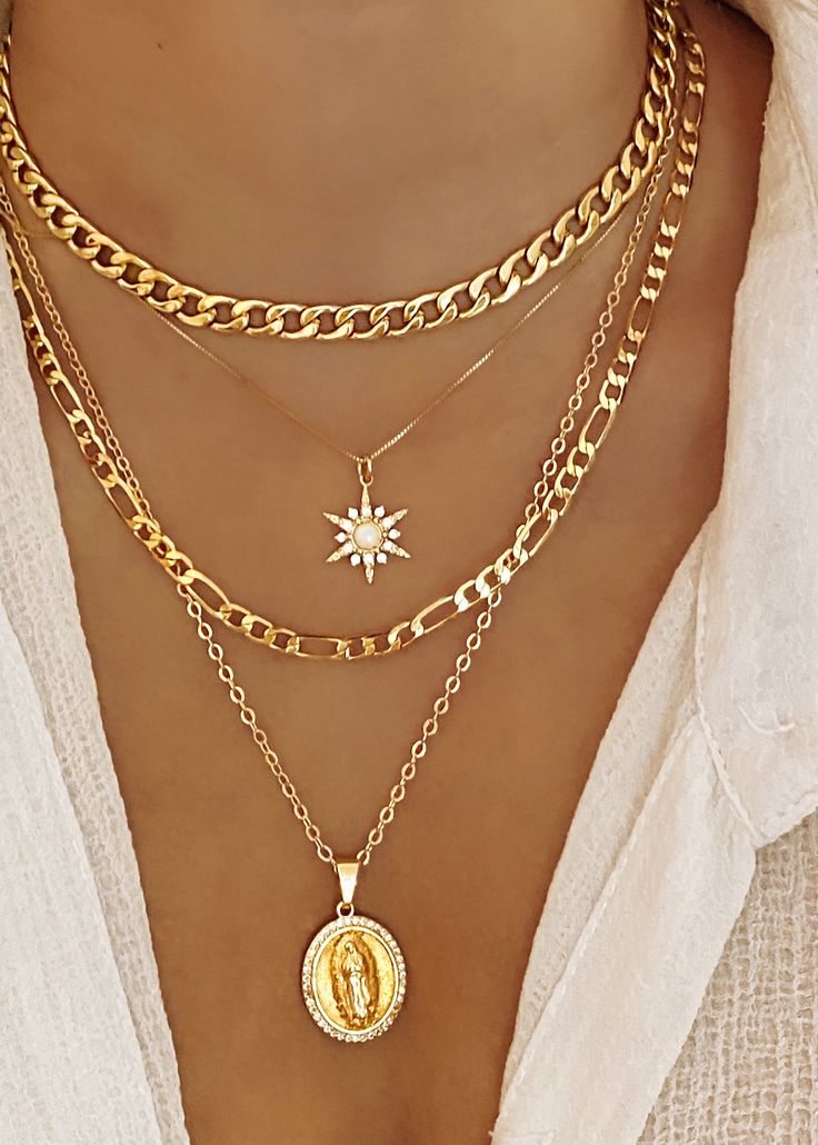 Figaro Necklace, The Bling Ring, Classic Vibe, Figaro Chain Necklace, Chunky Chain Necklaces, Necklace Collection, Jewelry Accessories Ideas, Chunky Jewelry, Jewelry Fashion Trends